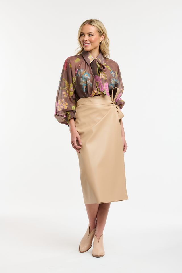 FLOWER BOW NECK SHIRT BROWN