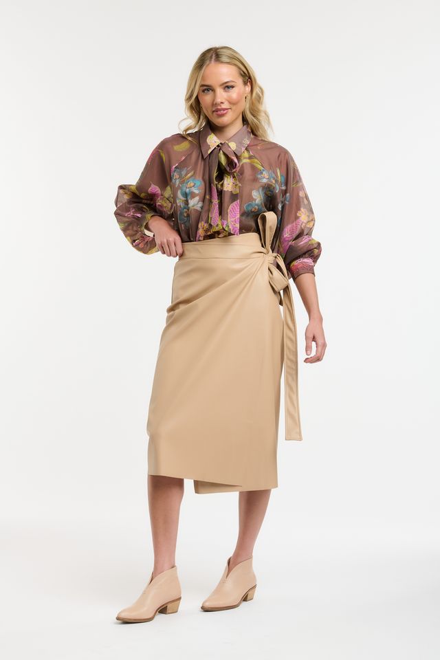 FLOWER BOW NECK SHIRT BROWN