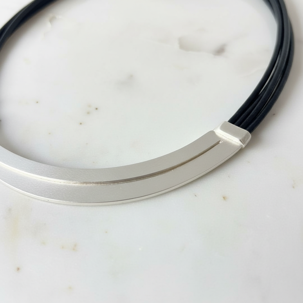 SLEEK MINIMALIST ARC STATEMENT NECKLACE