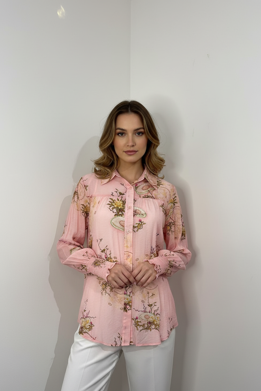 Camisa Rosa Floral - Frente com Modelo