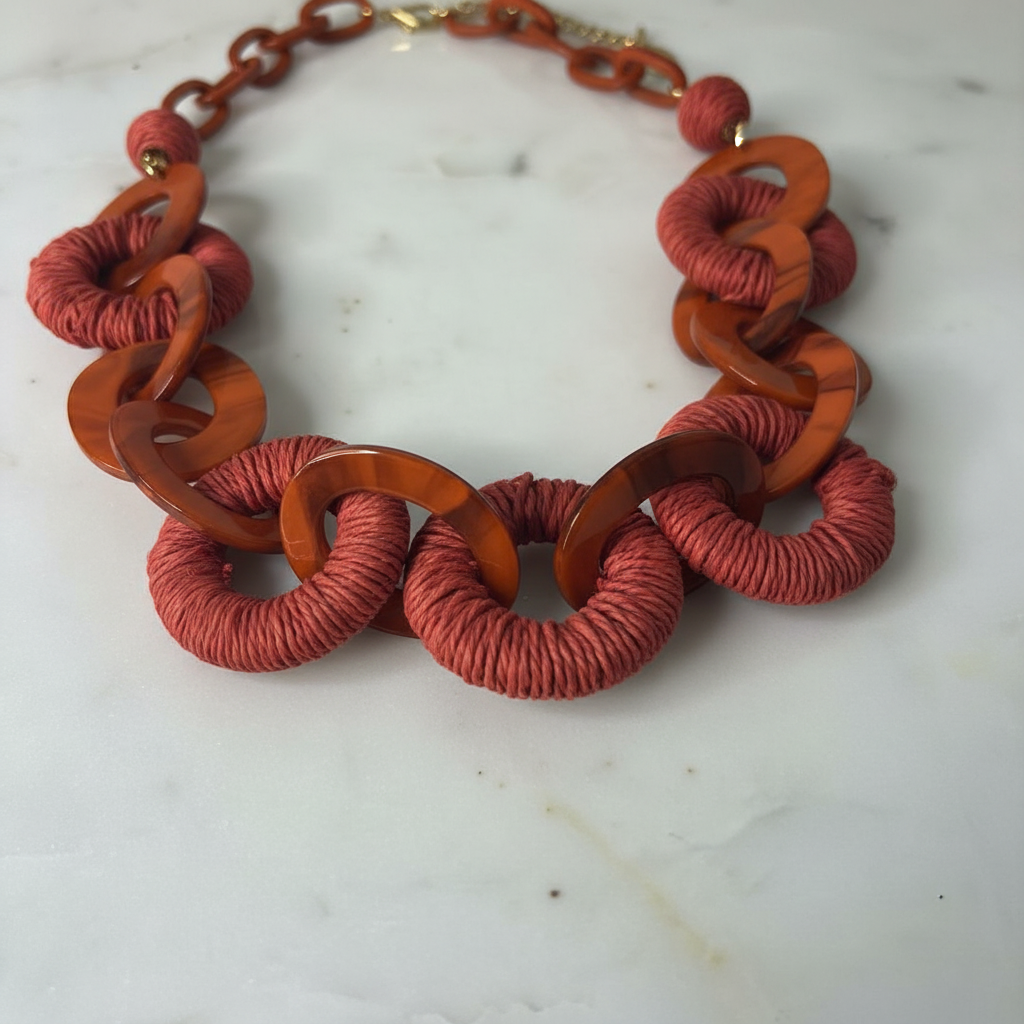 Close-up detalhes do colar laranja