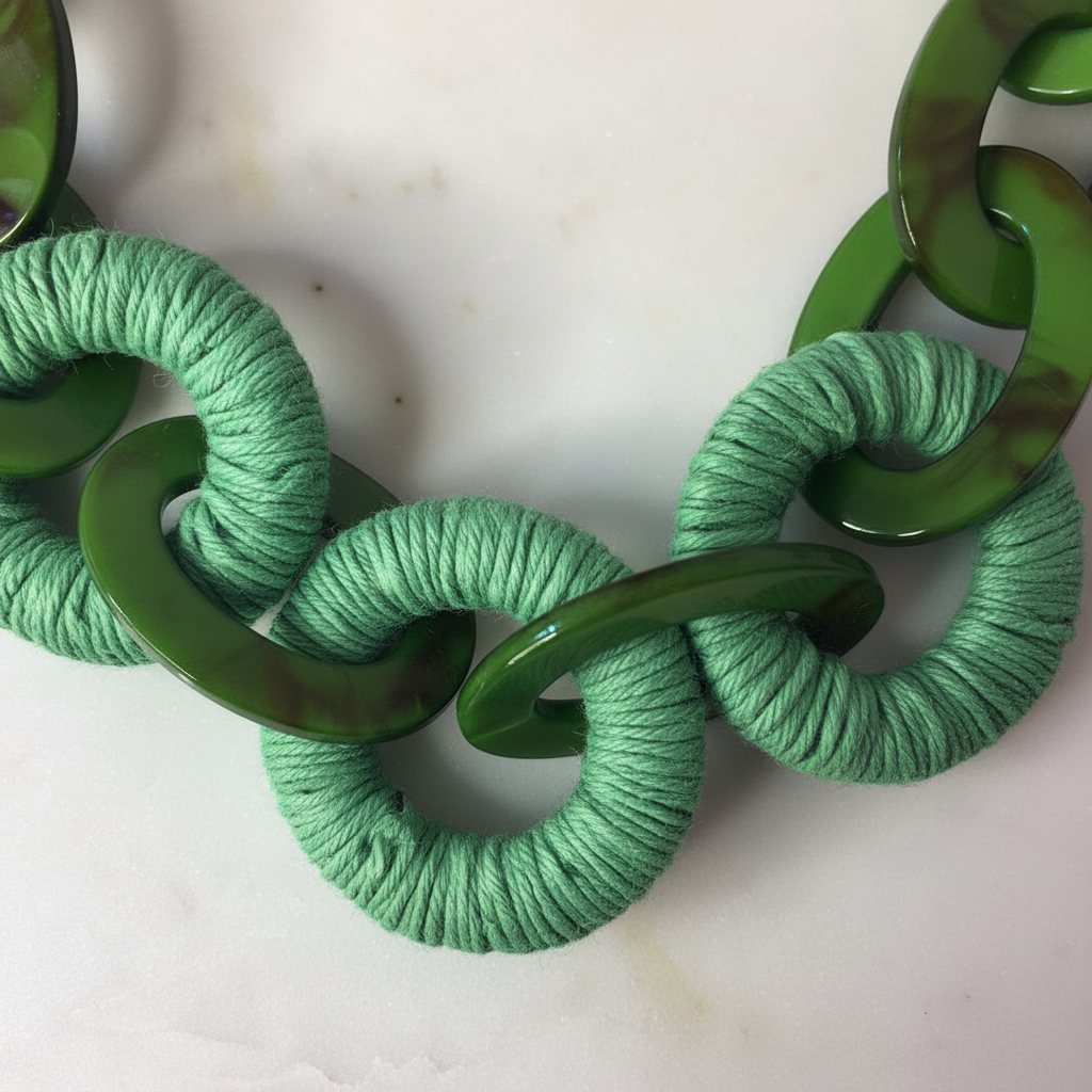 Close-up detalhes do colar verde