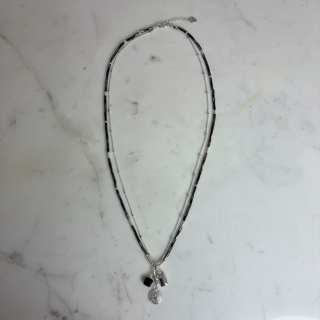 Colar duplo prateado em mármore