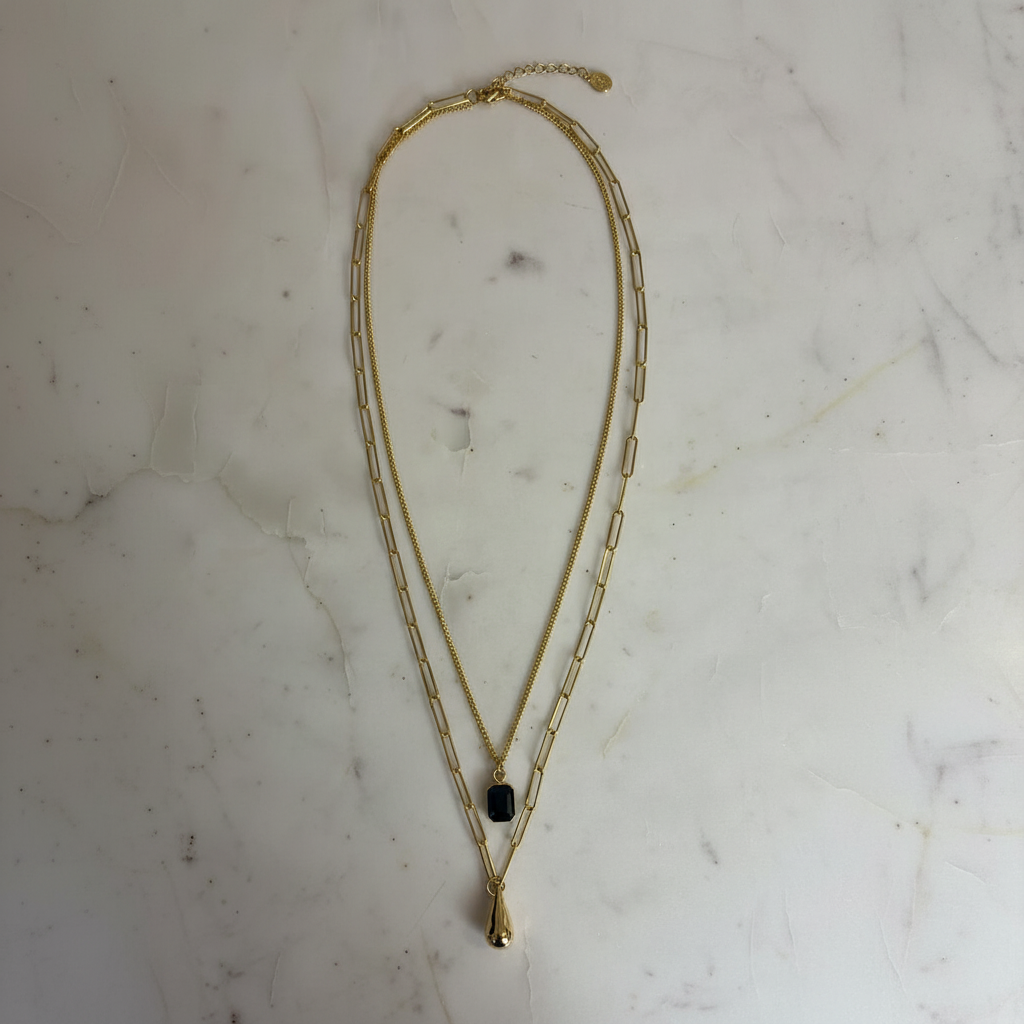 Colar triplo dourado em mármore