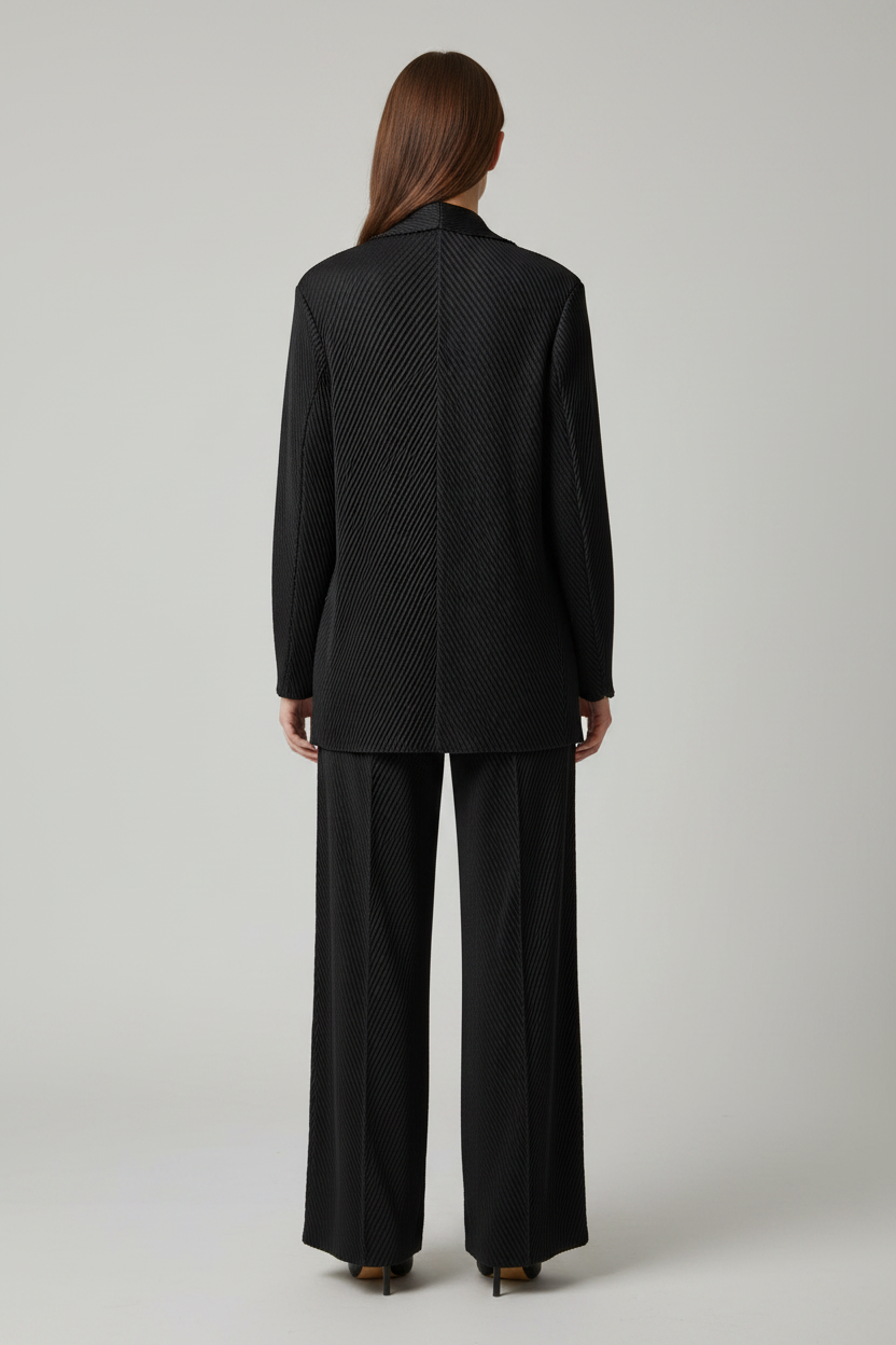 Conjunto Preto - Costas com Modelo