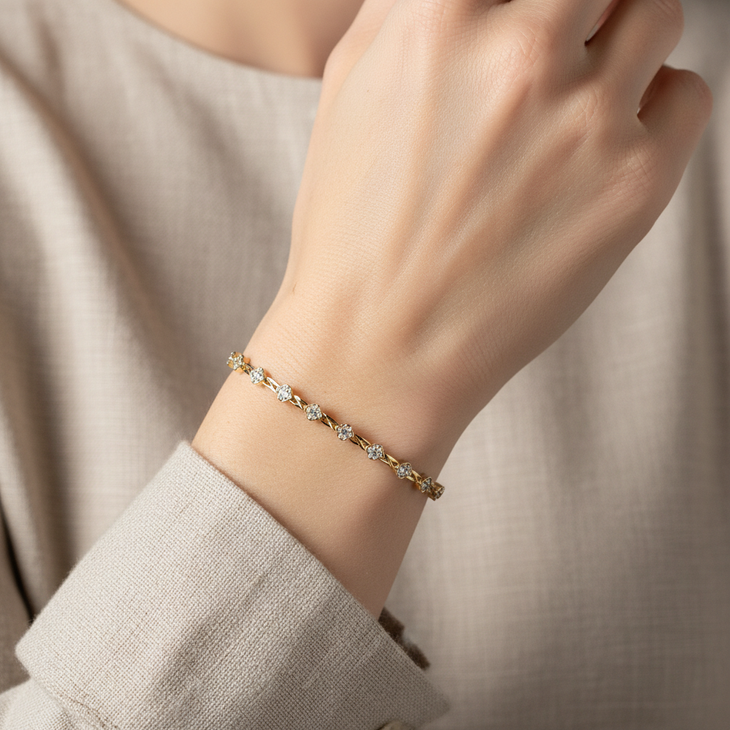Flow gold bracelet neutral