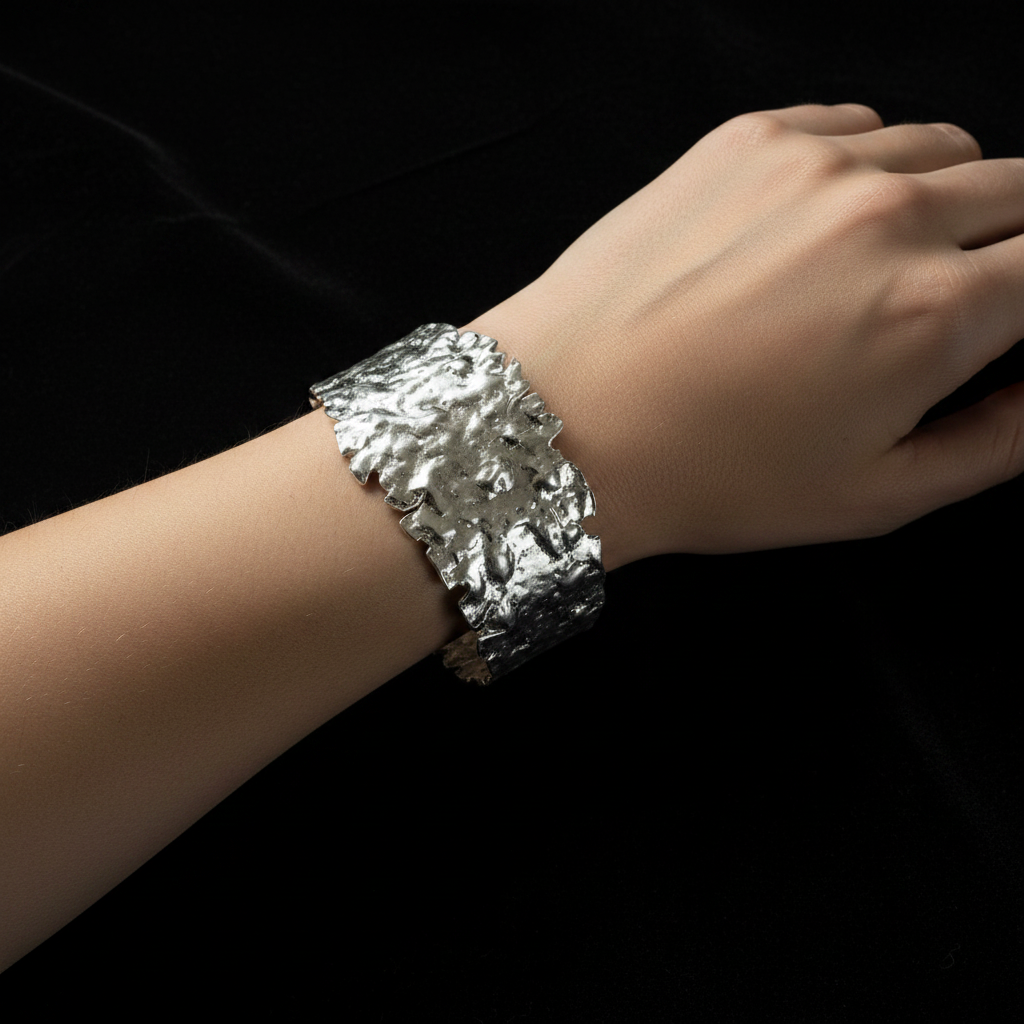 Gilda silver cuff black velvet