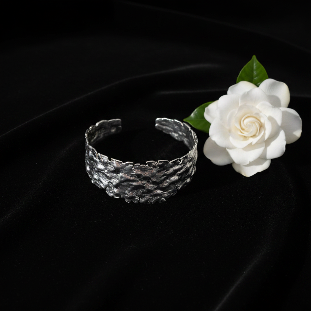 Gilda silver cuff flat lay