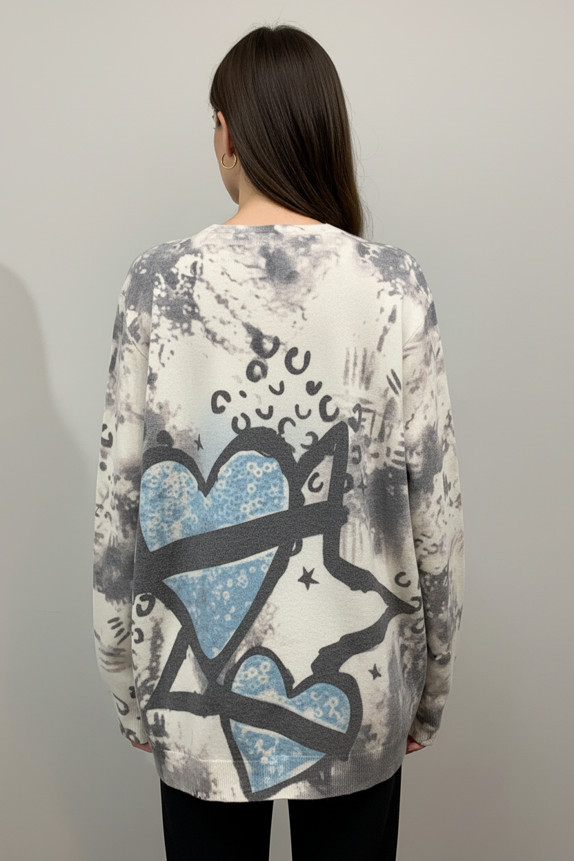Heart Knit - Costas com Modelo e Background Neutro