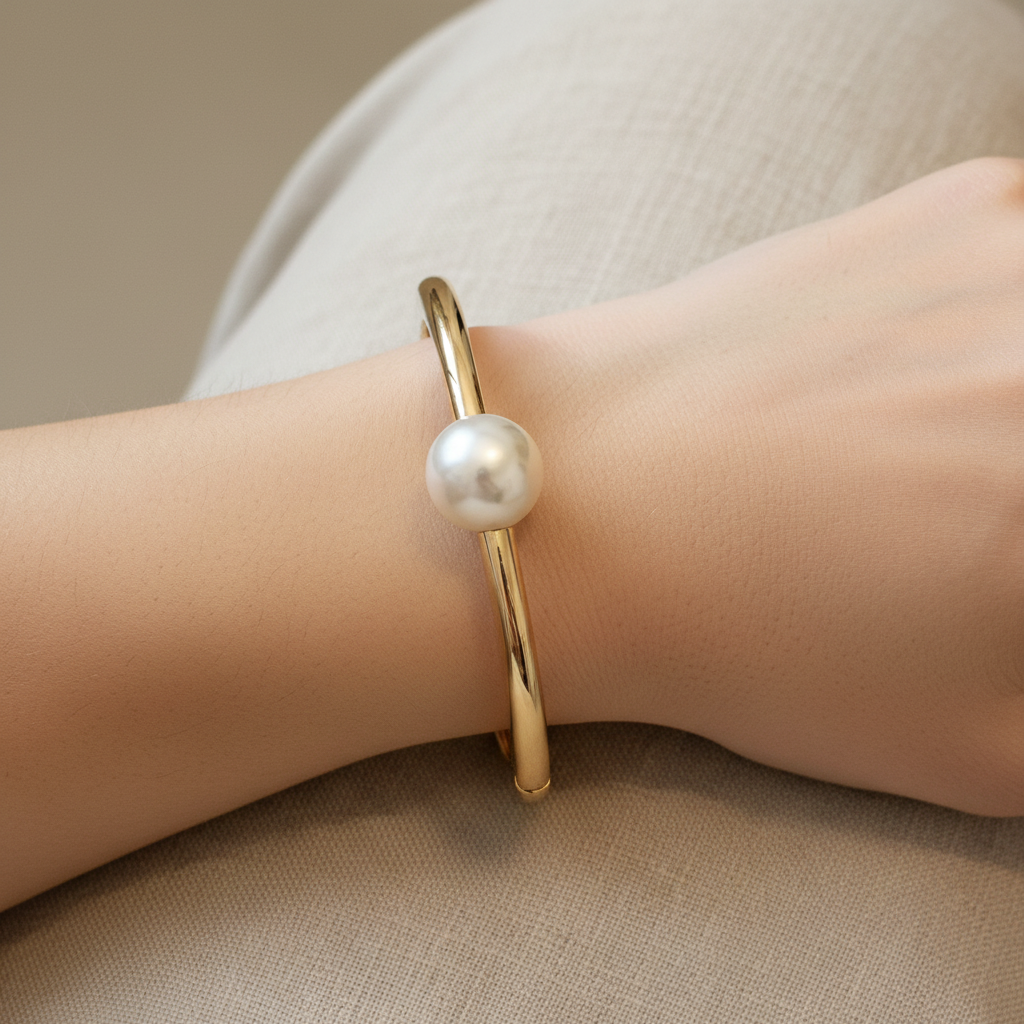 Pearl gold bangle linen