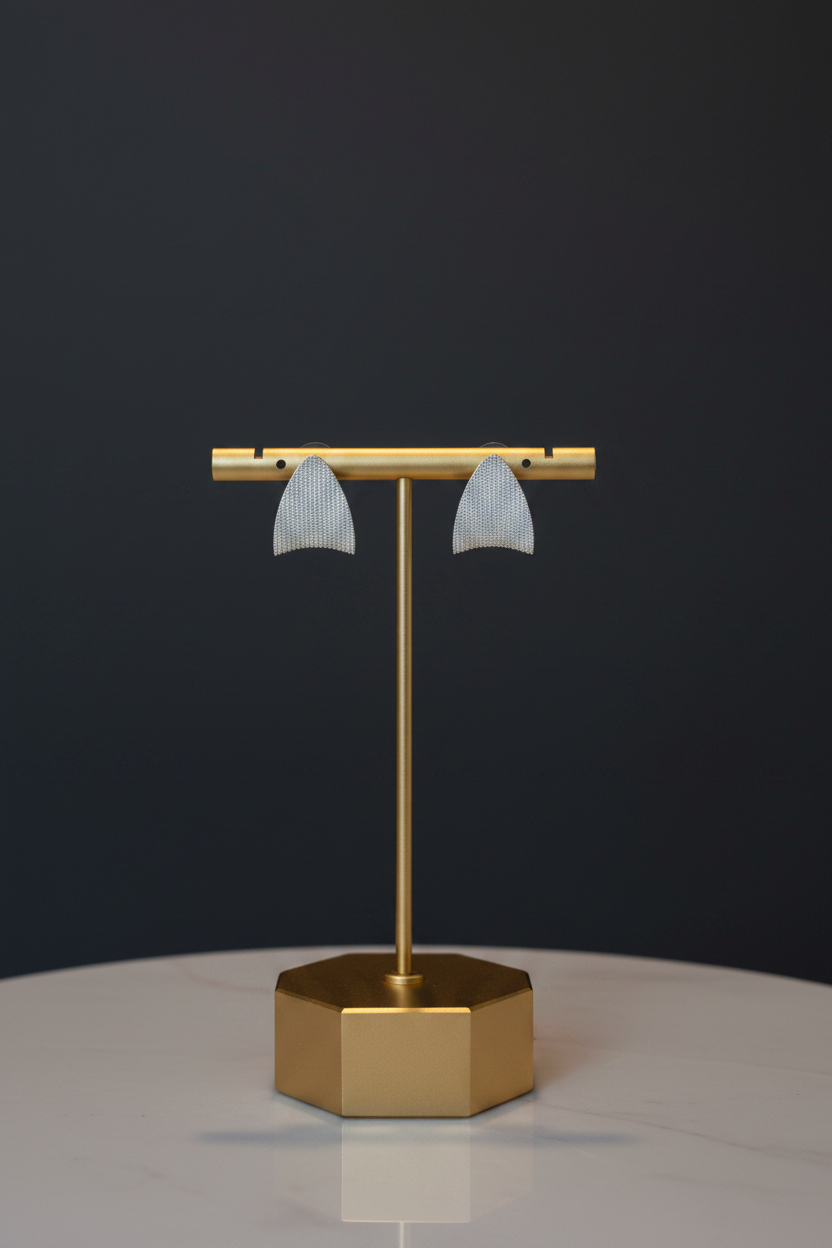 T-bar display silver