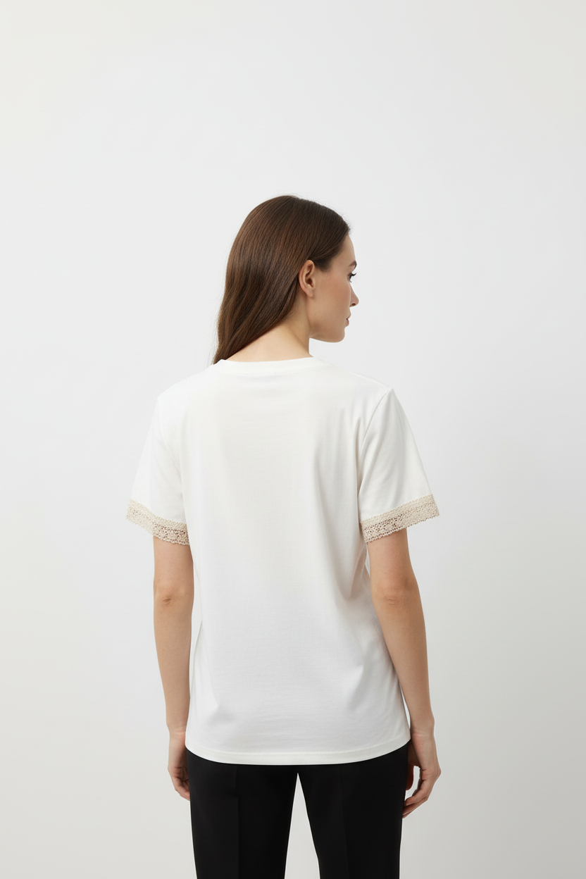 T-shirt Renda - Costas com Modelo