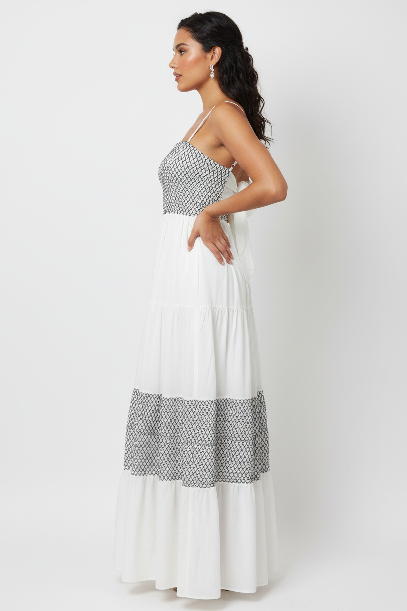 Vestido Branco Lastex - Lateral com Modelo