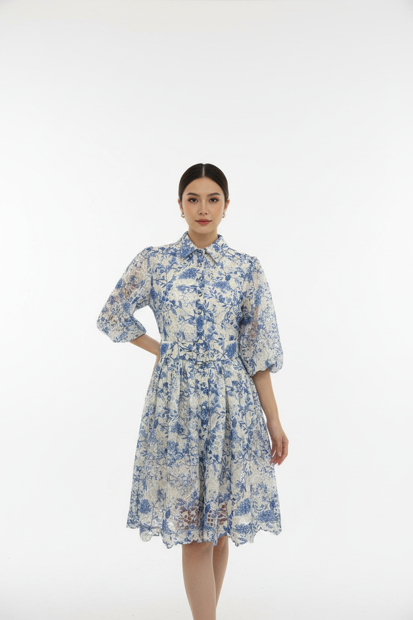 Vestido Floral Azul - Frente com Modelo